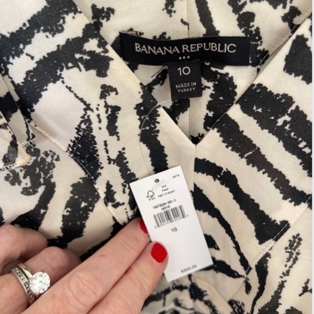 Banana Republic - Picture 3 of 3